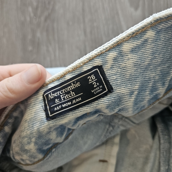 Abercrombie & Fitch Mom Jean Light Wash Size 26/2 - Picture 4 of 6